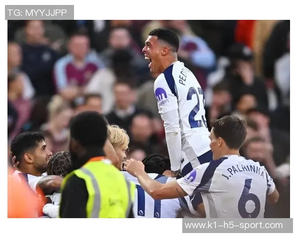 热刺官方宣布罗梅罗因两黄变红禁赛一场西蒙斯直接红牌遭禁赛三场